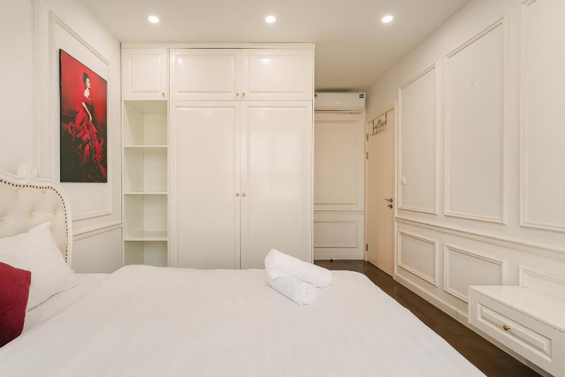 Vinhomes D'Capitale 2-bed | Bath tub | Lake View - image 12