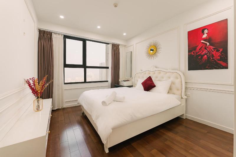 Vinhomes D'Capitale 2-bed | Bath tub | Lake View - image 3