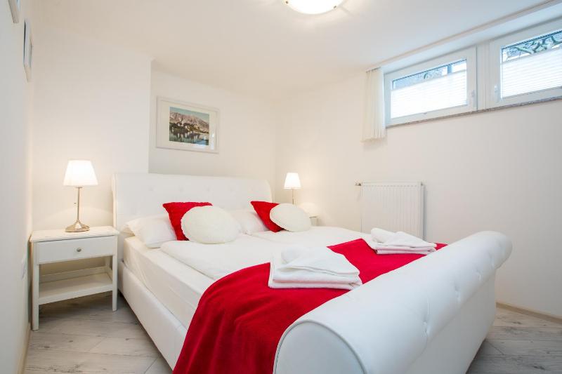 One-Bedroom Apartment image 2