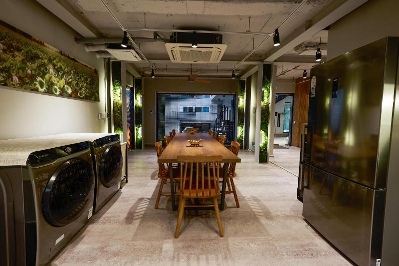 L9 Tailored Service Home near Hongik Univ Station - image 3