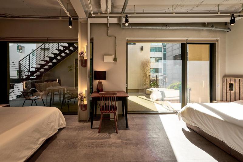 L9 Tailored Service Home near Hongik Univ Station - image 5
