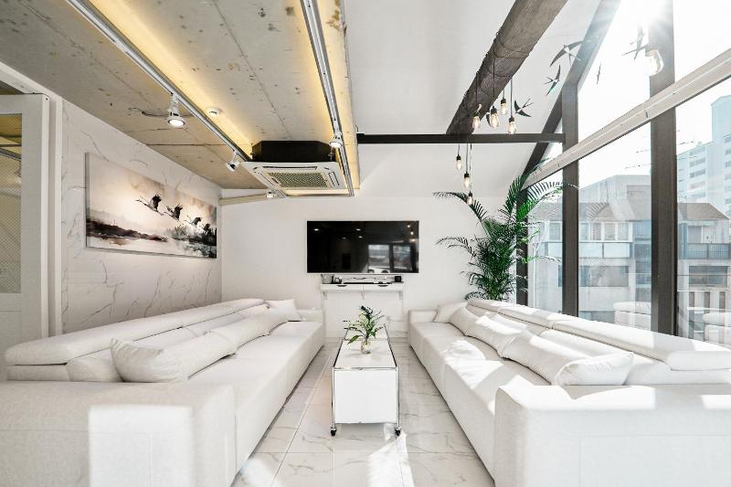B9 Tailored Service Home near Hongik Univ Station - image 15