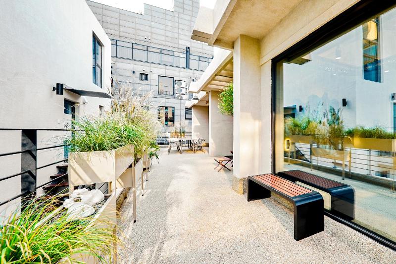 F9 Tailored Service Home near Hongik Univ Station - image 10
