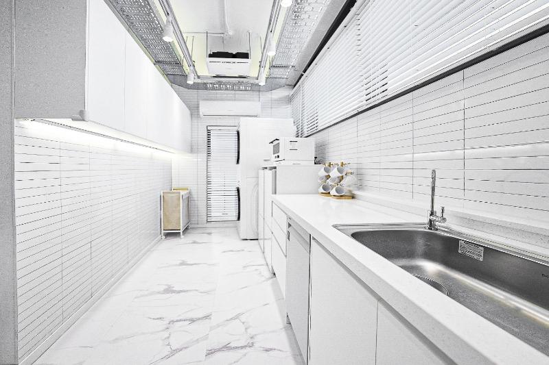 F9 Tailored Service Home near Hongik Univ Station - image 6