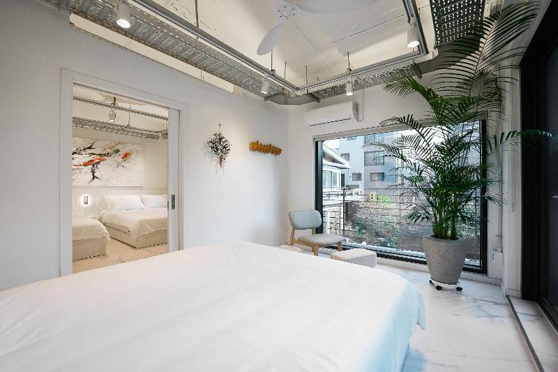 F9 Tailored Service Home near Hongik Univ Station - image 3