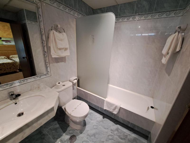 Double or Twin Room image 2