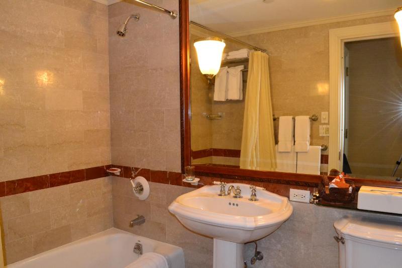 Superior Queen Room image 2