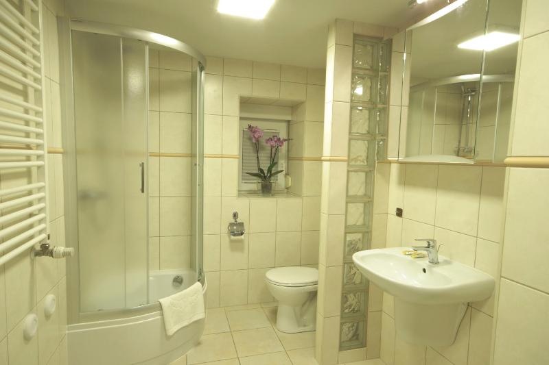 Studio Apartment (2 Adults) image 2