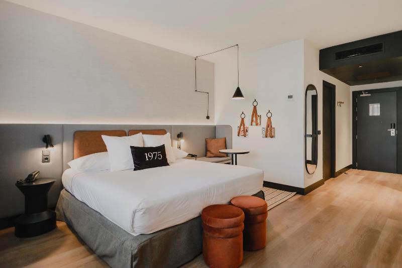 Triple Room (2 Adults + 1 Child) image 3