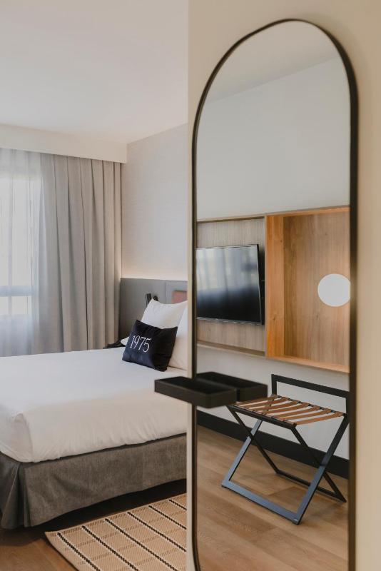 Double Room for Single Use with City View image 4
