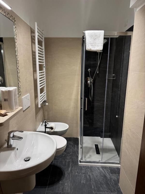 Double Room with Shared Bathroom image 4