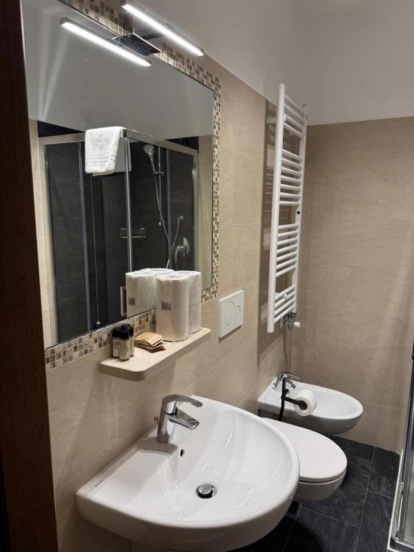 Double Room with Shared Bathroom image 3