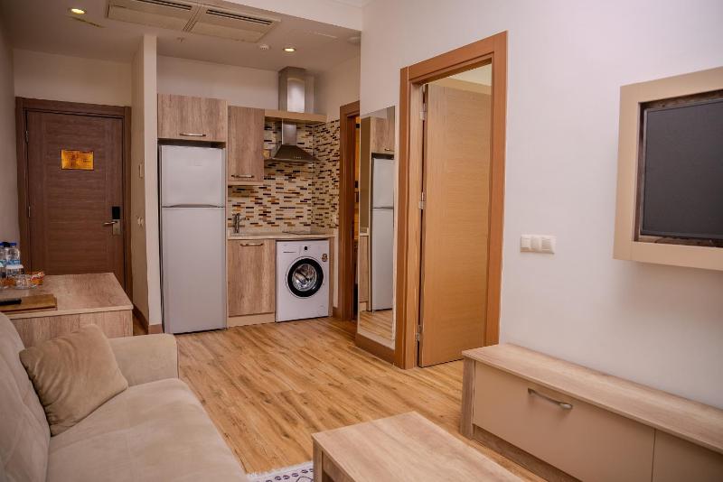 Deluxe Triple Room image 4