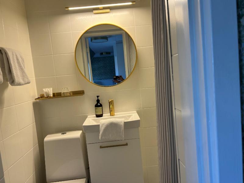 Small Double Room image 3