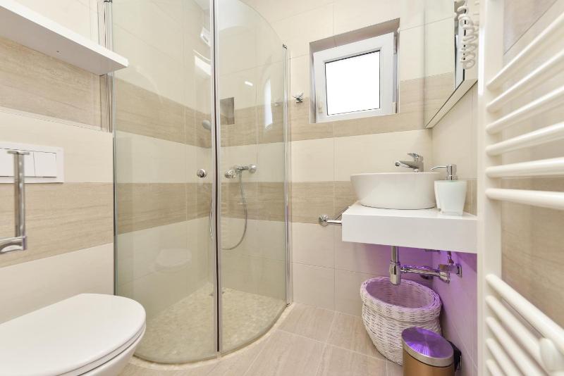 One-Bedroom Apartment with Panoramic View image 3