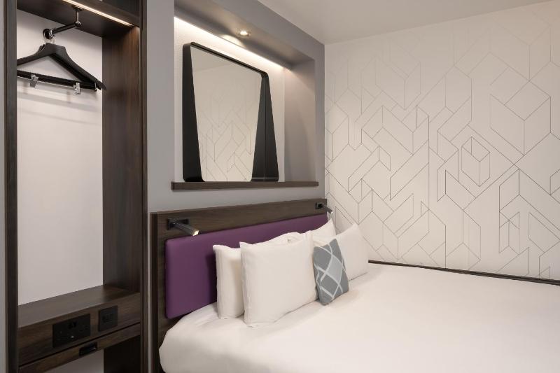 Windowless Efficient King Room image 3