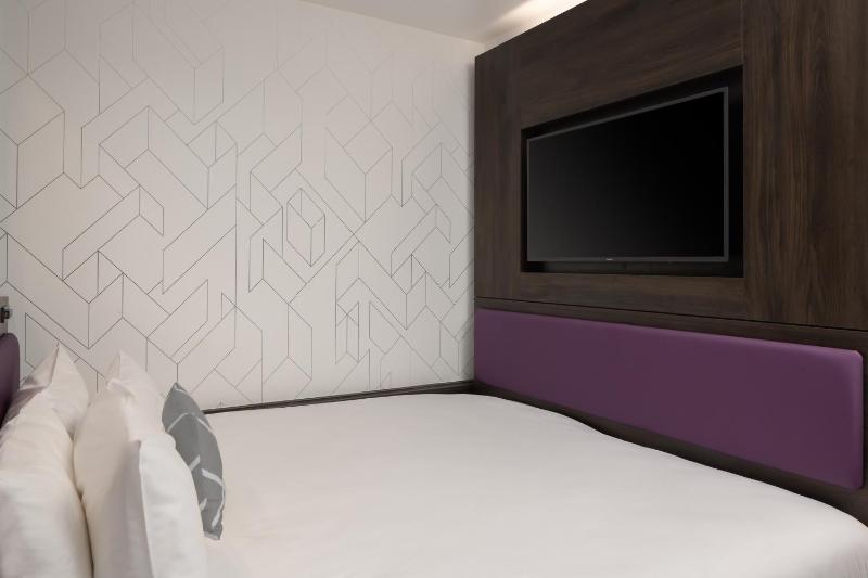 Windowless Efficient King Room image 4