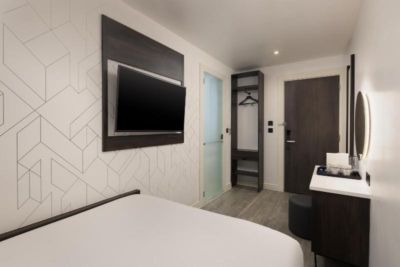 Windowless Standard Double Room image 1