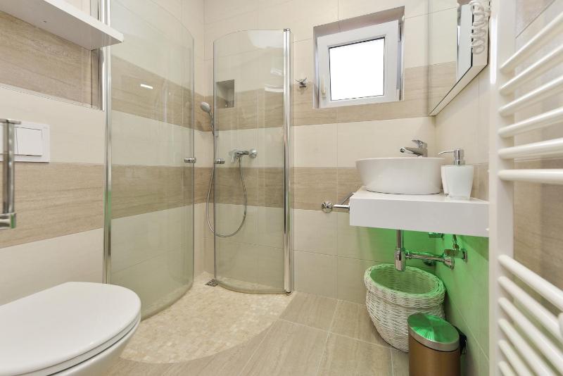 One-Bedroom Apartment with Panoramic View image 2