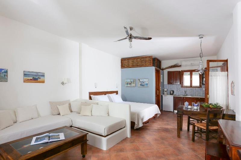 Grand Studio with Sea View (2 -4 Adults) image 3