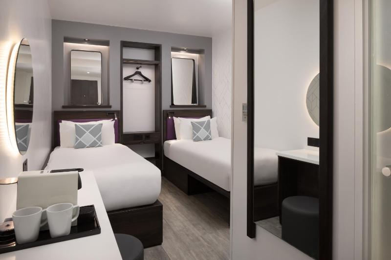 Windowless Standard Room with Two Twin Beds image 1