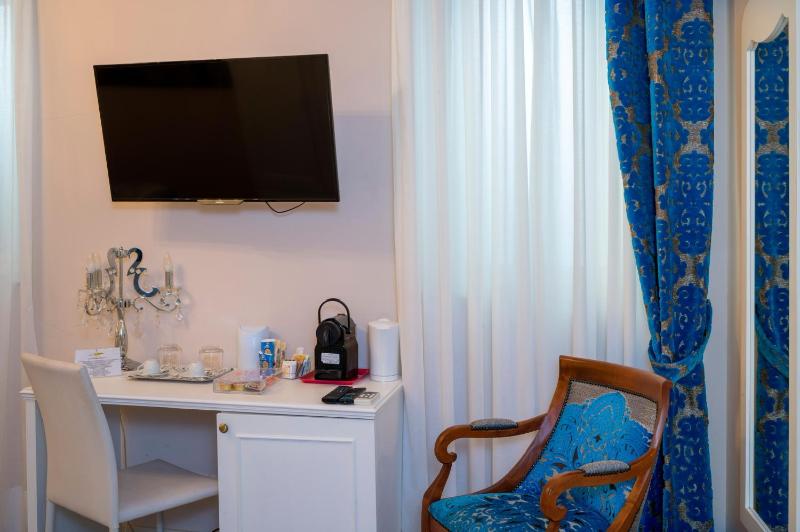 Porta Di Mezzo Luxury Suites & Rooms - image 15