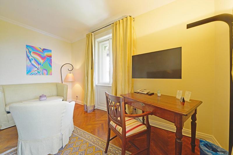 Standard Twin Room image 4
