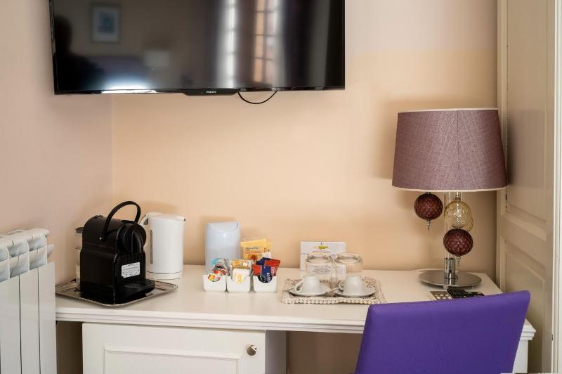 Large Double Room with Sea View image 2
