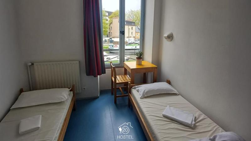 Bunk Bed in Mixed Dormitory Room image 2