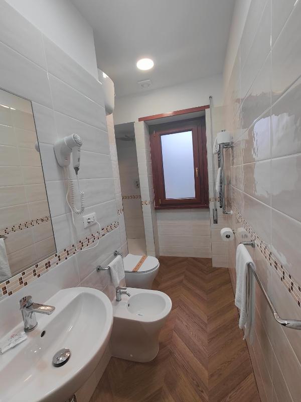 Standard Single Room image 3