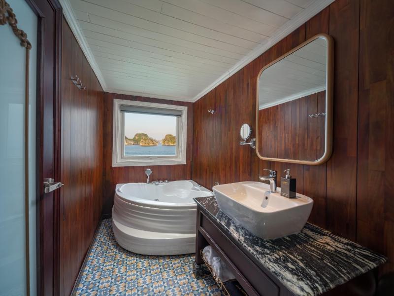 Signature Royal Halong Cruise - image 2