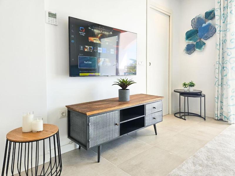Modern 2 bed apartment Riviera close to the beach - image 26