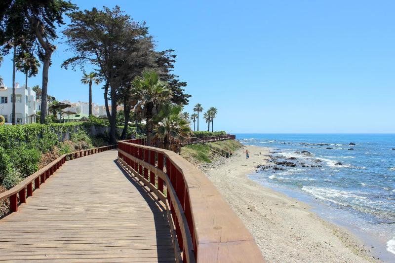 600 metre walk to the beach Riviera del Sol - image 7