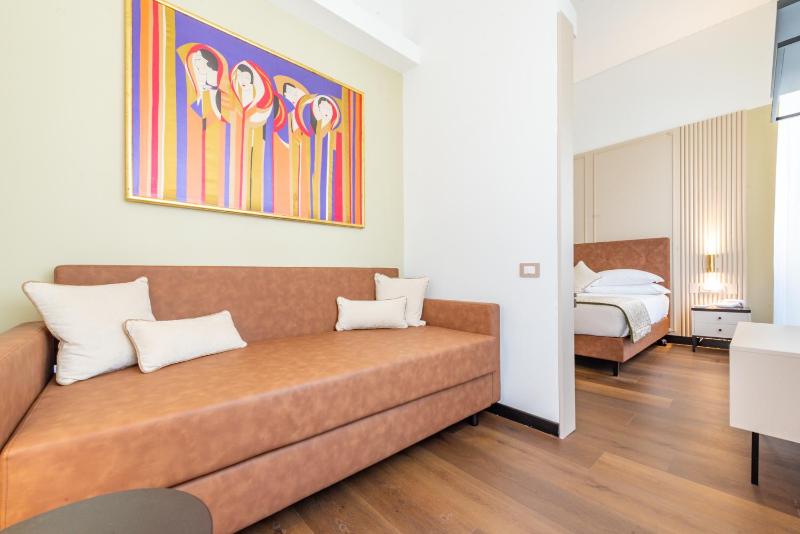 Junior King Suite with Sofa Bed image 2