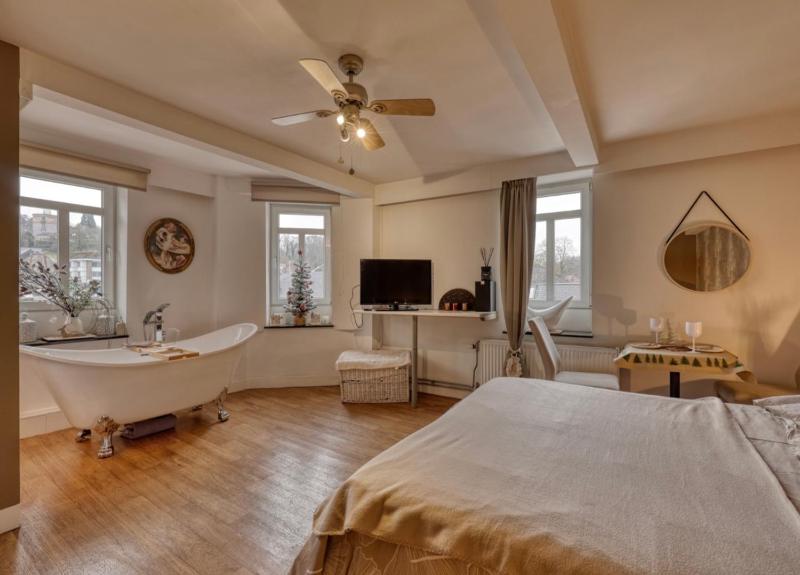 Double Room with Private Bathroom image 1
