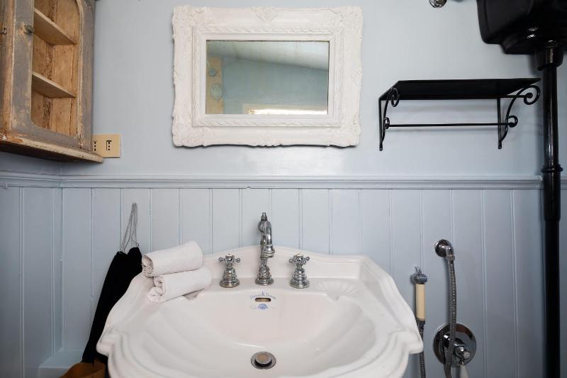 One-Bedroom Apartment image 3