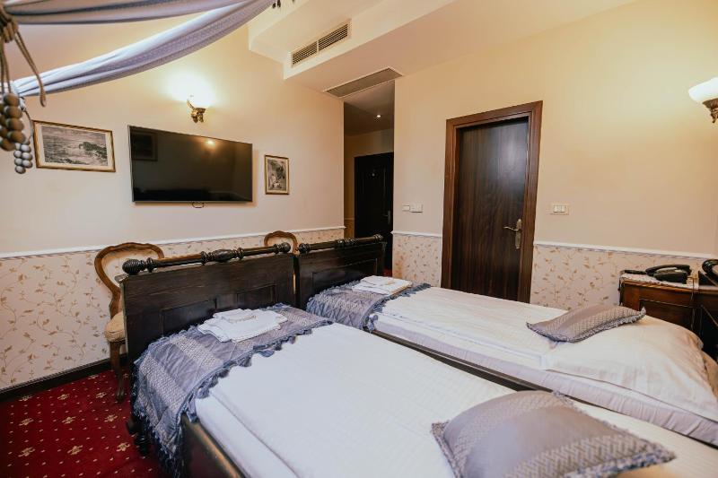 Standard Double Room image 2