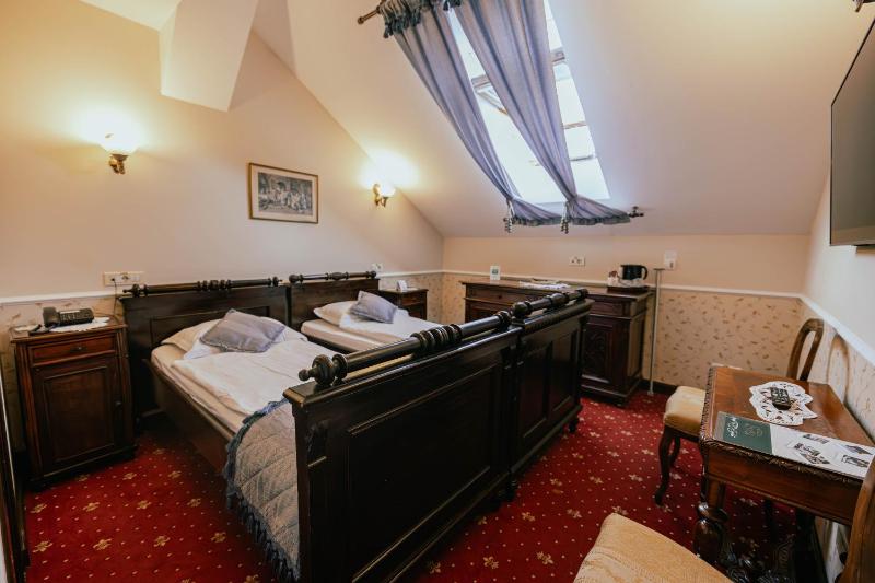 Standard Double Room image 3