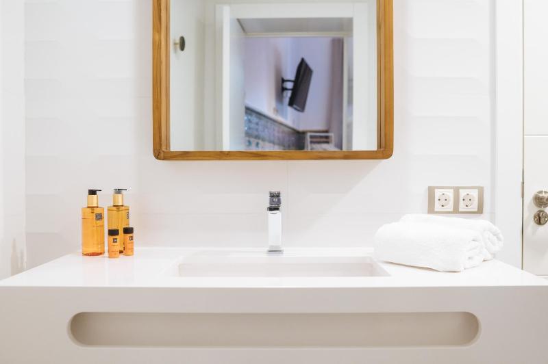 Double Room image 3