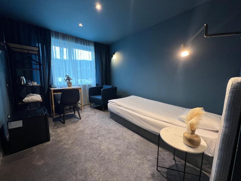 Small Single Room image 3