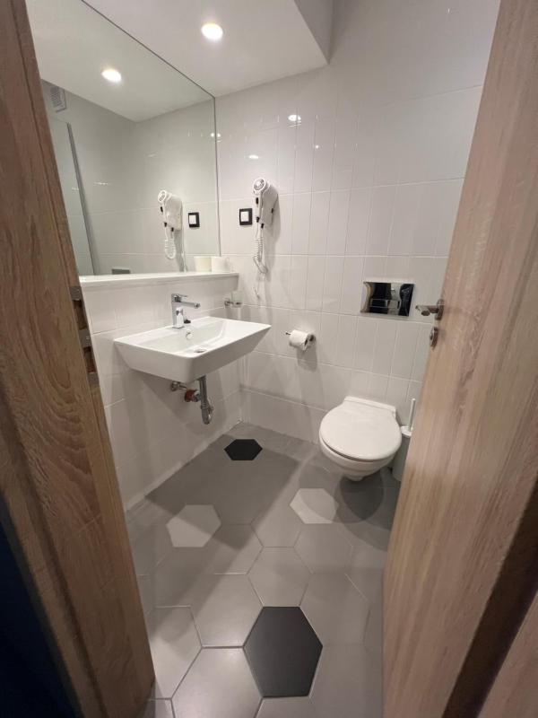 Small Single Room image 4