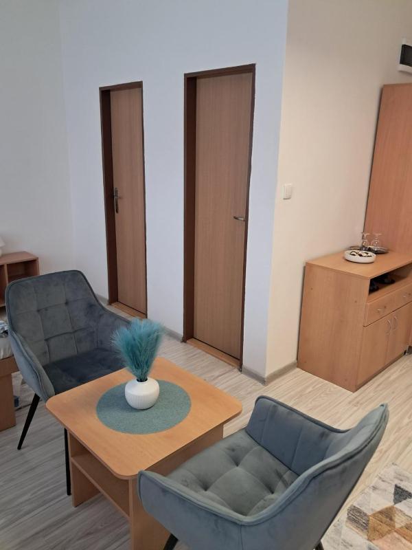 Standard Twin Room image 3