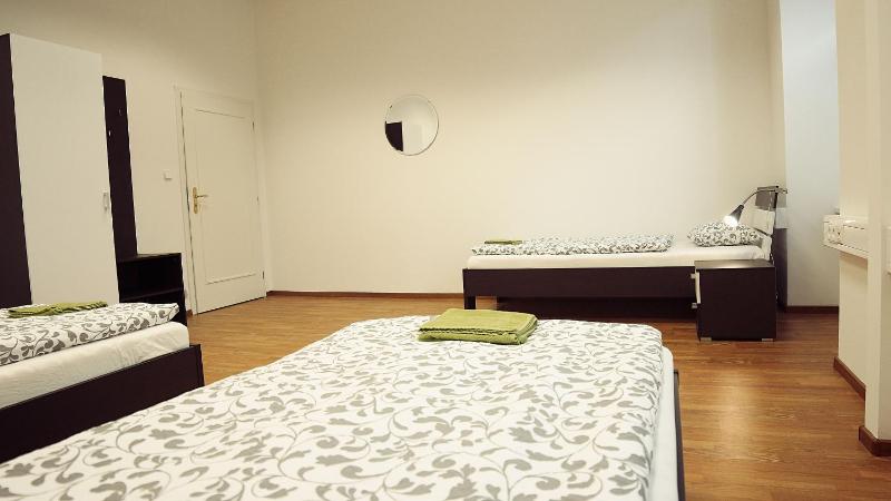 Quadruple Room with Shared Bathroom image 2