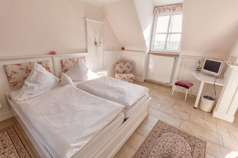 Quadruple Room image 3
