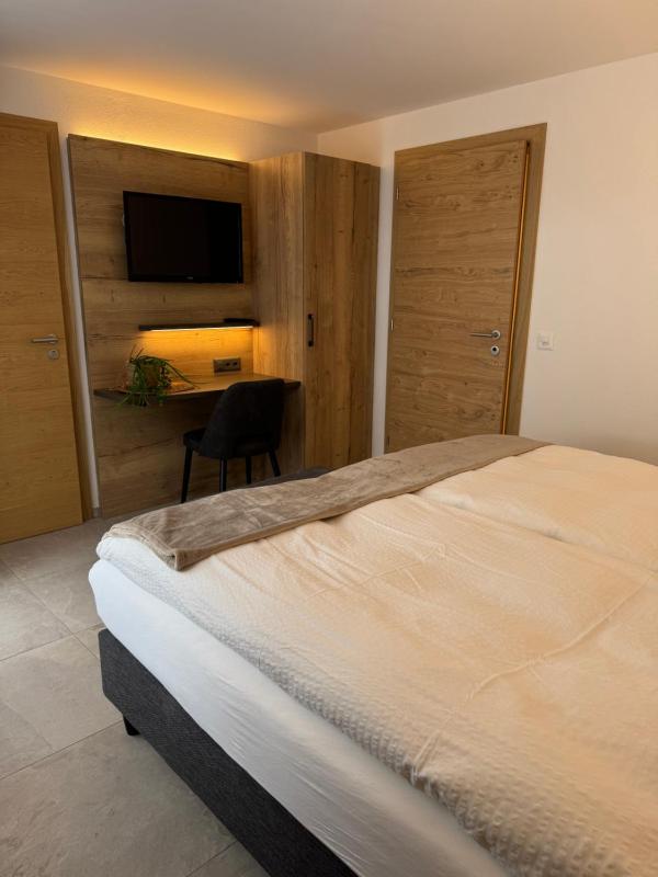 Two-Bedroom Apartment with Balcony and Terrace image 4