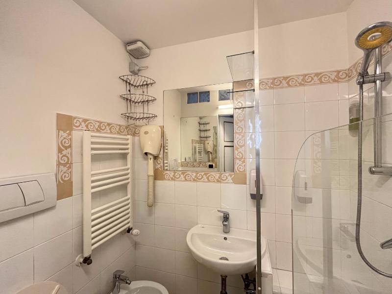 Standard Double Room image 2