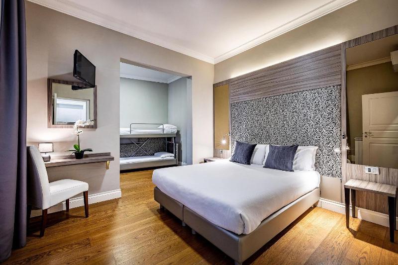 Quadruple Room image 3