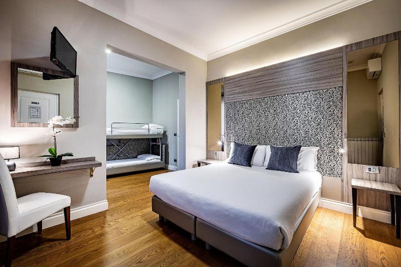 Quadruple Room image 4