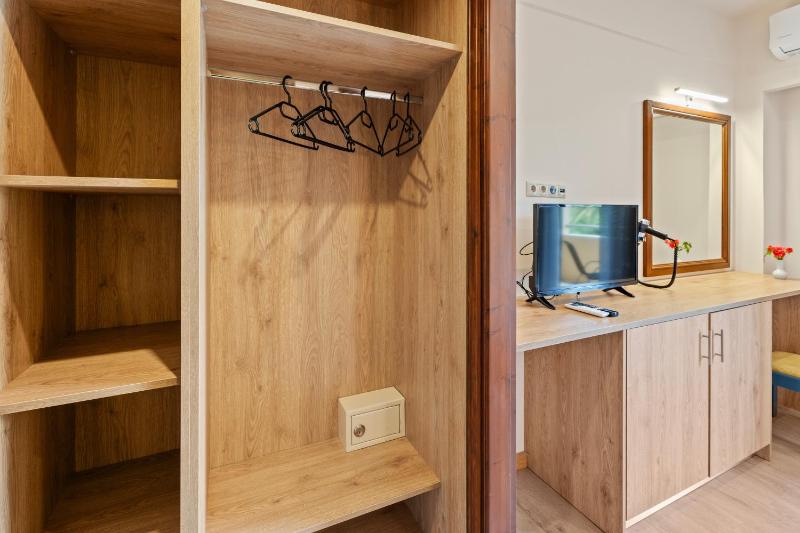 Superior Double or Twin Room image 4