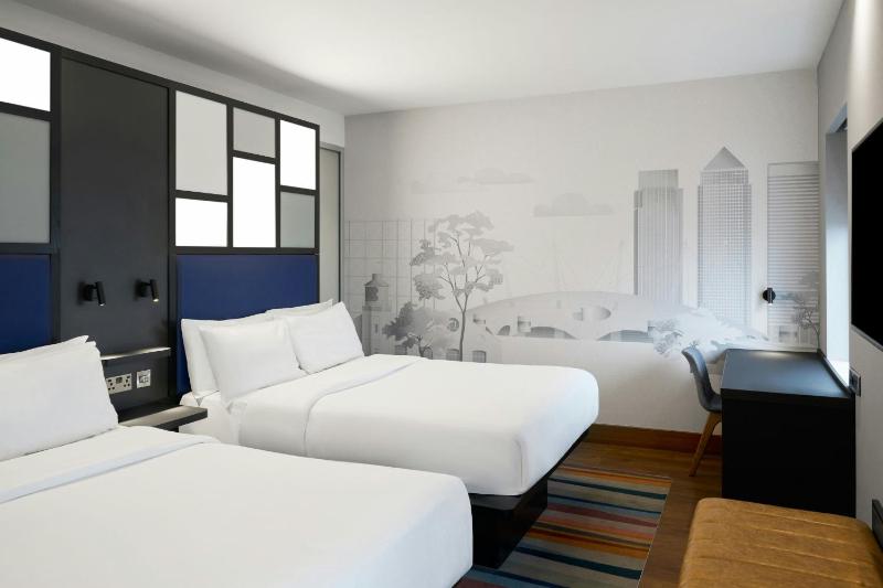 Family Room 2 Double Beds image 4